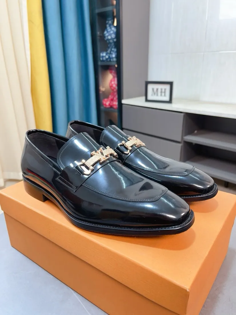 Men's men's shoes 💰500🌸🌸 [Louis Vuitton (LV)] High-end business formal leather shoes 🍀 luxurious and elegant style, both practicality and style, professional focus on details and quality, counter original 1⃣️: 1⃣️ ultra-accurate reproduction 👍🏻! Material: The upper is made of imported original calfskin➕imported Italian cowhide leather. Original anti-slip and wear-resistant outsole! Code number: 38--44 (45 customized)